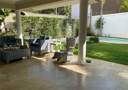 casas - Casa con piscina en el Distrito Nacional con 440mts 0