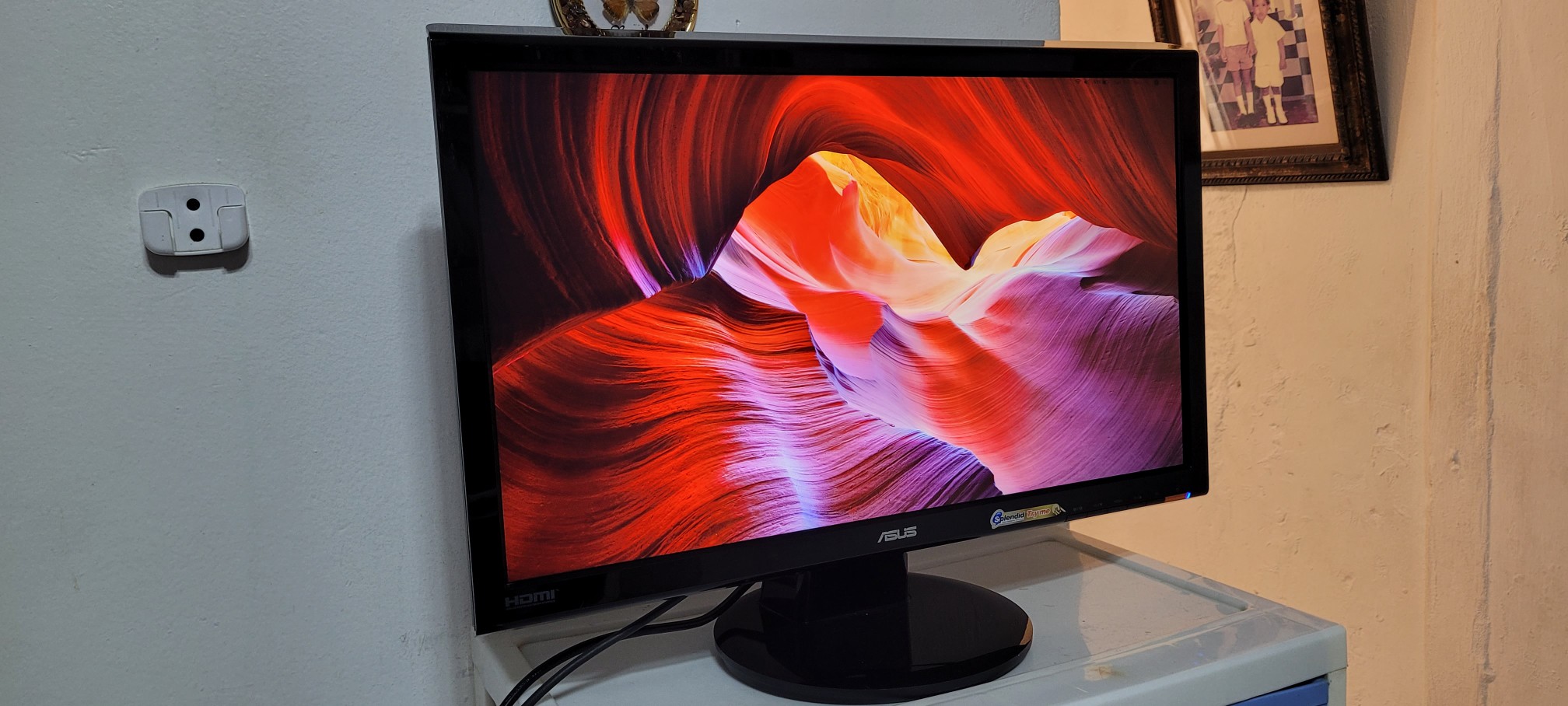 computadoras y laptops - Monitor Asus 24 Pulg 1080p Trae Bocinas full HD 0