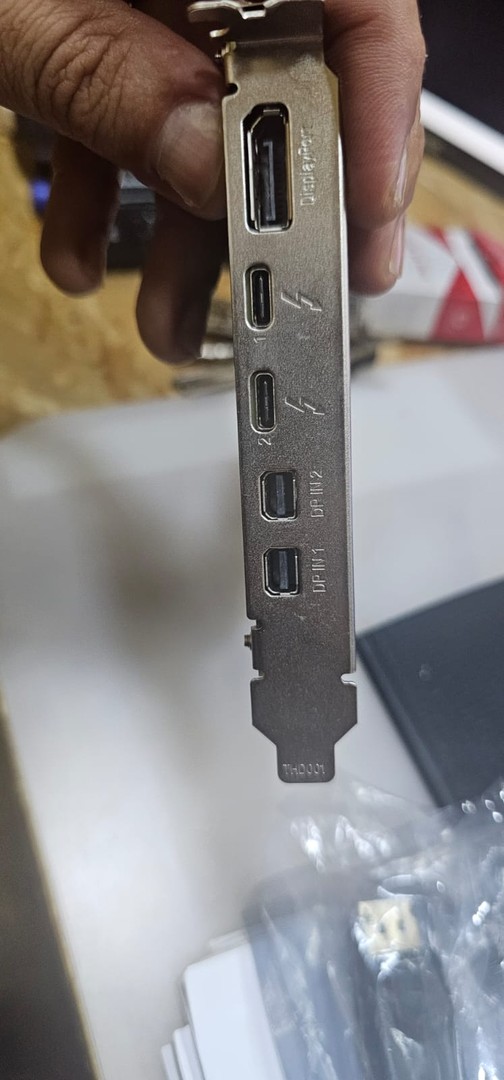 computadoras y laptops - Thunderbolt 3 Certified add-in card- GC-TITAN.
GYGABYTE
 2