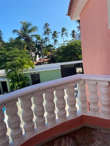 casas vacacionales y villas - Venta de hotel con 10 habitaciones en Juan dolio con piscina cerca de la playa  9