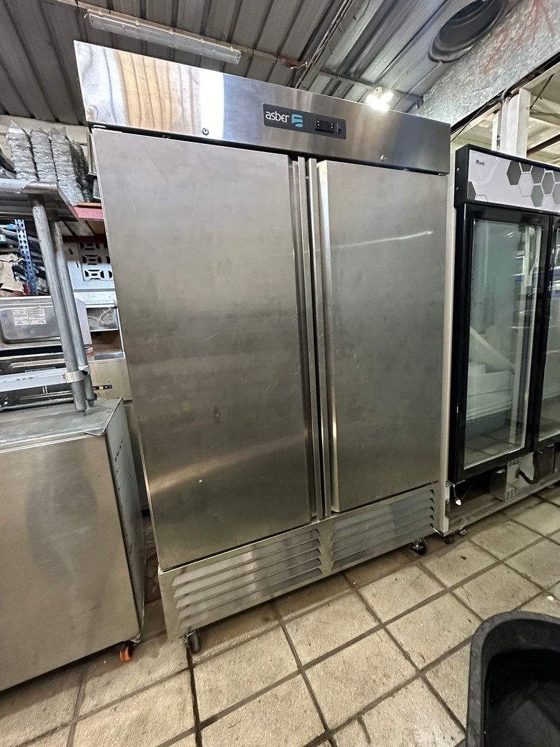 equipos profesionales - Congelador 2 Puertas Solidas 49 Pies en Acero Inoxidable 1
