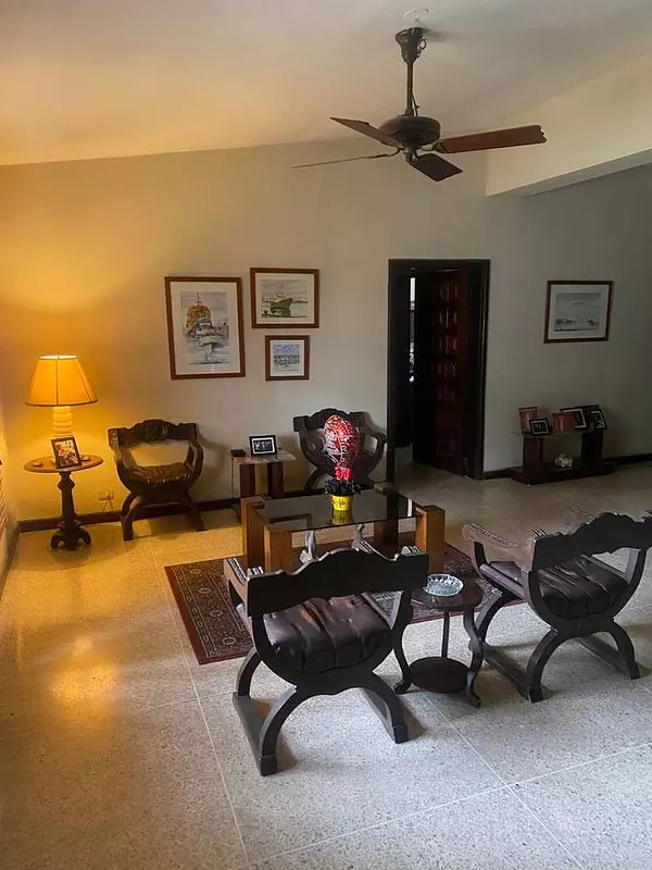 casas - Venta de casa para remodelar o demoler en el Secto 3