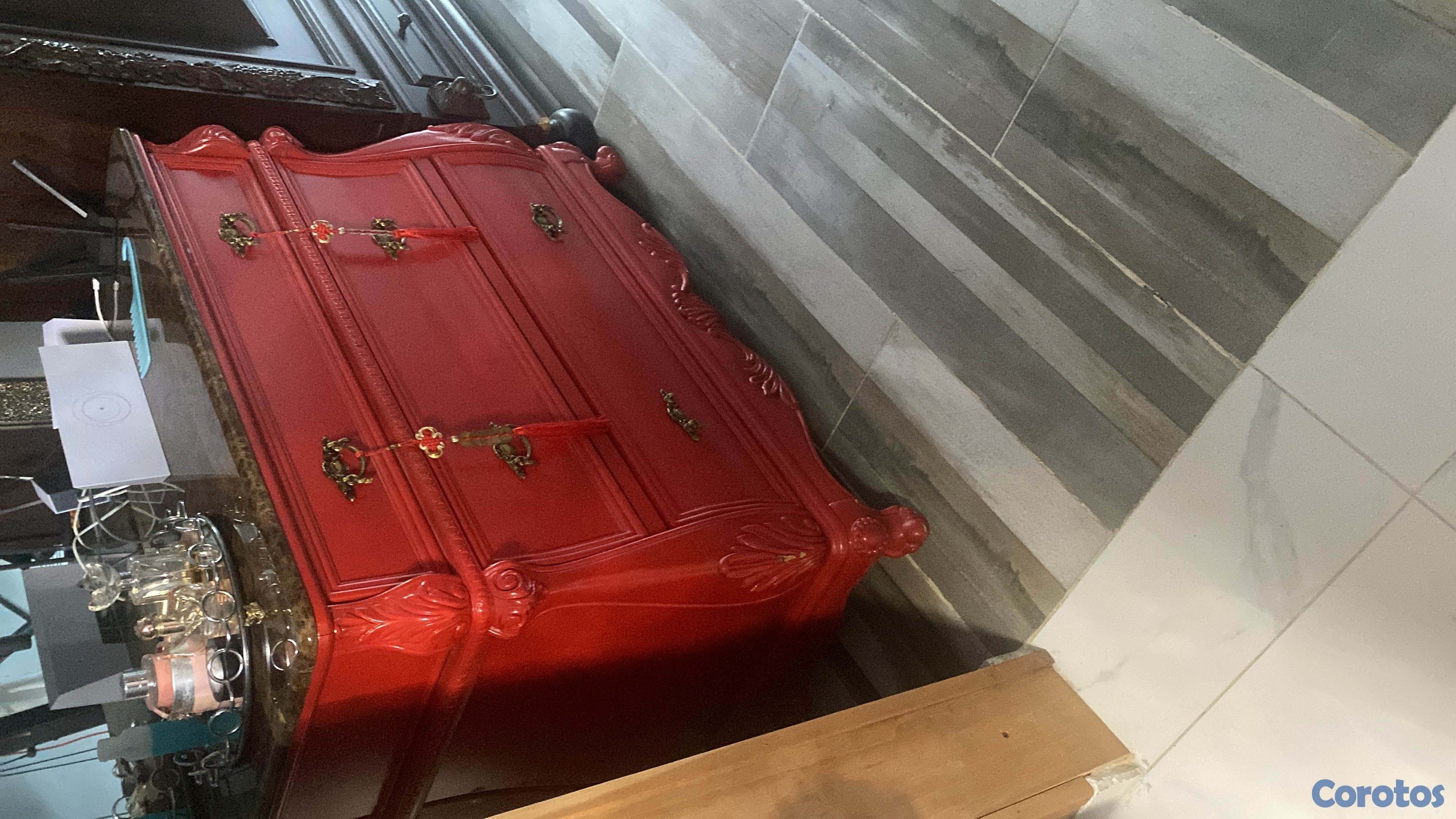 muebles y colchones - Credenza roja  1