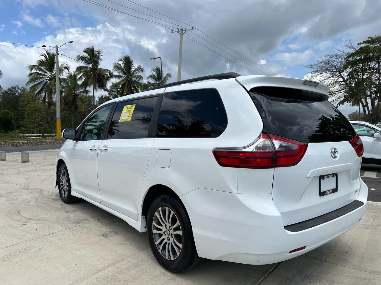 jeepetas y camionetas - TOYOTA SIENNA XLE 2020 FULL SUNROOF, PUSH BOTTON! COMPUERTA ELÉCTRICA & MÁS! 4