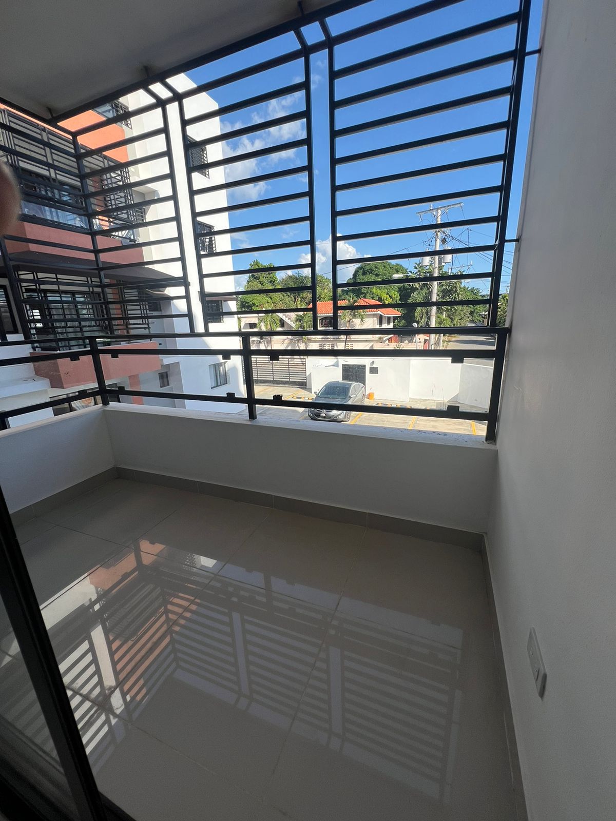 apartamentos - Apartamento con Balcón y cuarto de servicio +3 HAB/2BÑ ubicado en Las Américas 8