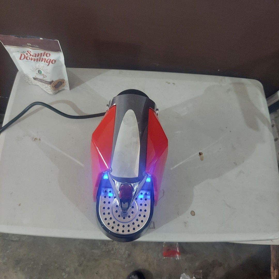 electrodomesticos - Maquina de espresso roja de capsula. En buenas condiciones 2