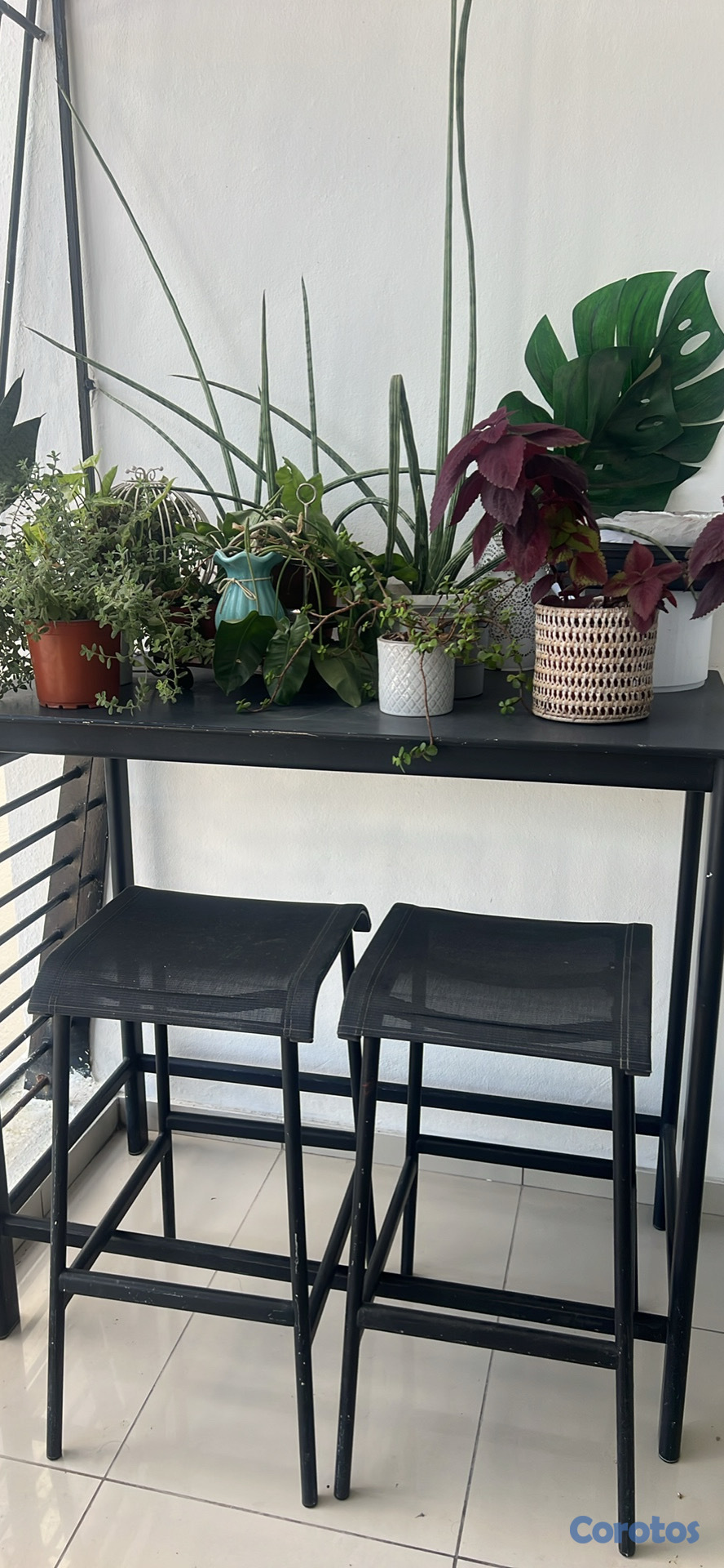 muebles y colchones - Mesa Alta con dos taburetes