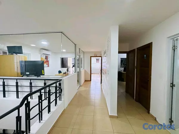 casas - Venta de Casa en La Castellana comercial  2
