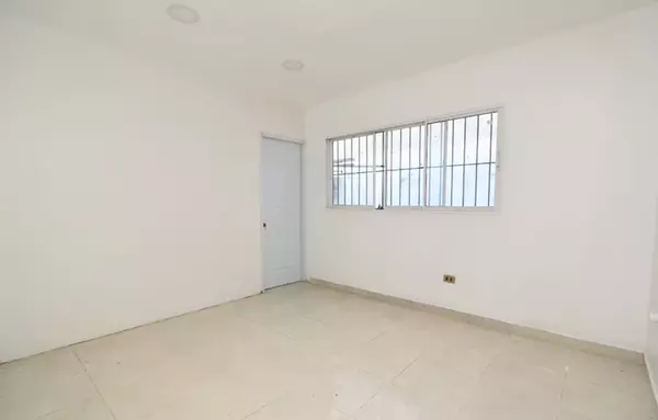 oficinas y locales comerciales - Local céntrico en Primer nivel 8