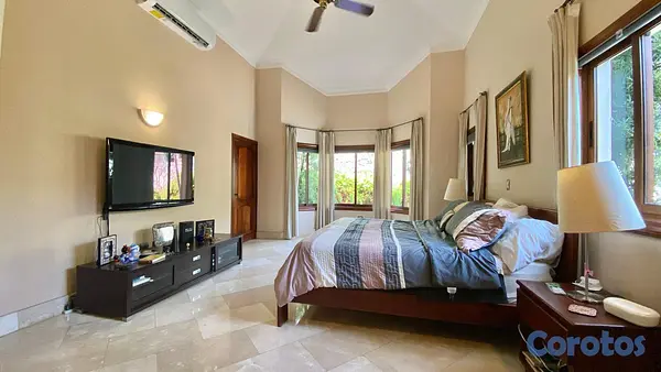 casas - Vendo Imponente Mansión en Cuesta Hermosa II, 5 HABS., 1,000 Mts.2, Patio, Pisci 7