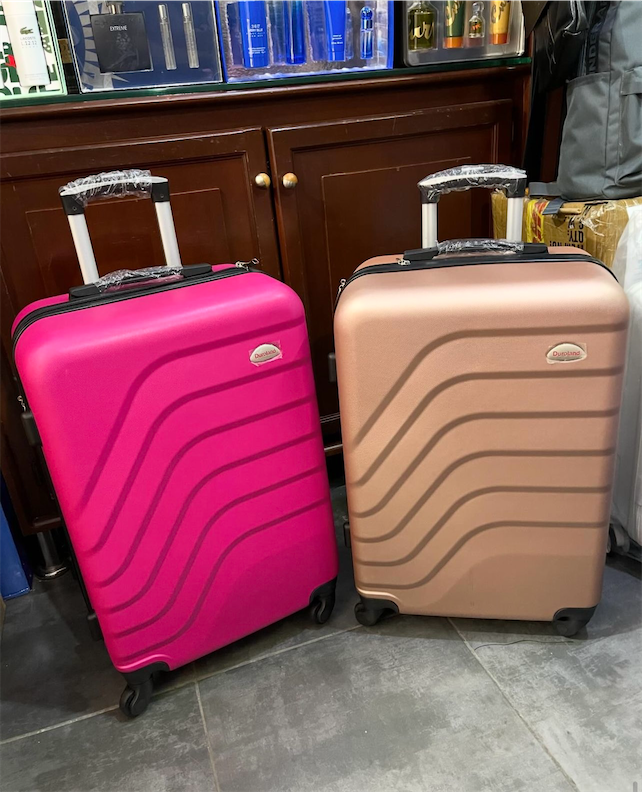 carteras y maletas - Maletas medianas plásticas. Nuevas. Ofertas  0