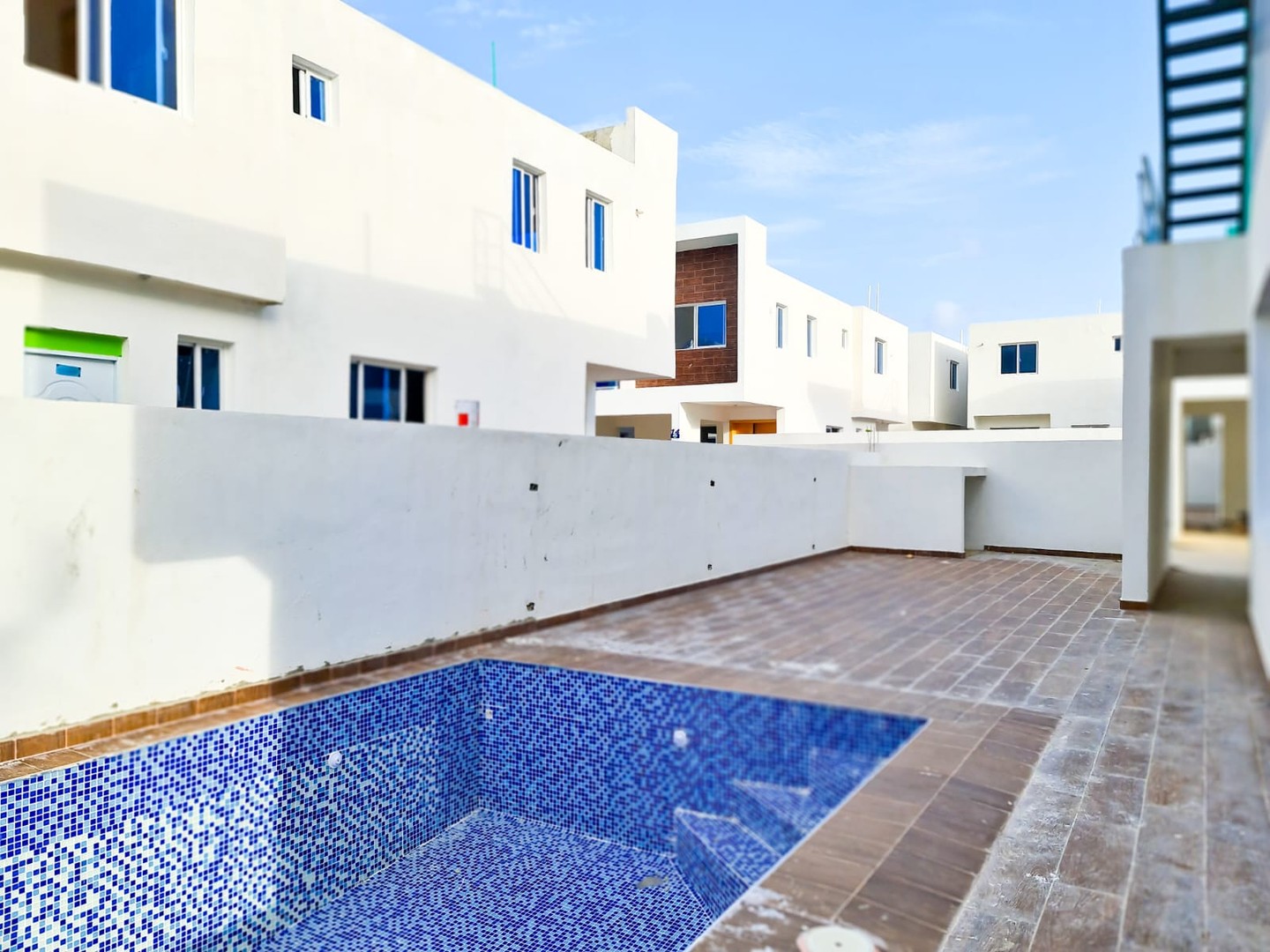 casas - Casas con piscina en Proyecto Cerrado Autopista San Isidro Ecológica