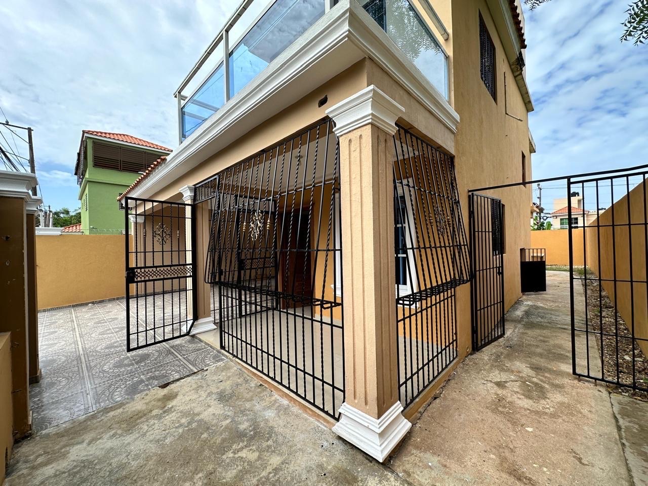 casas - venta de casa en la autopista de san isidro brisa oriental Santo Domingo este  4