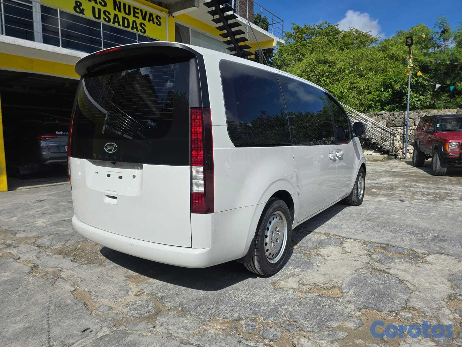 jeepetas y camionetas - HYUNDAI STARIA 2022 RECIEN IMPORTADA 10
