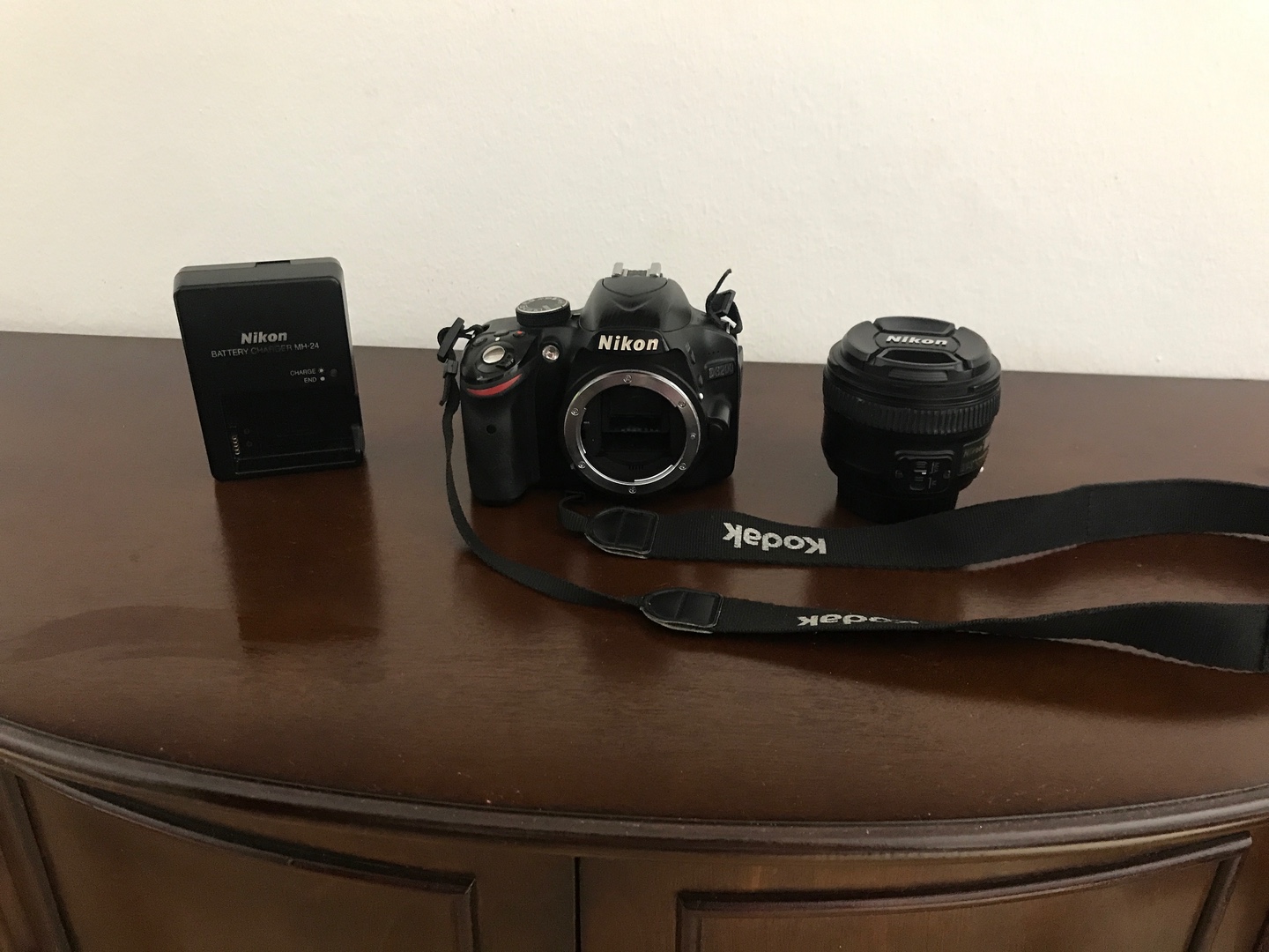 camaras y audio - Cámara Digital  SLR Nikon D3200 118G con lente 50mm sin memoria con cargador
