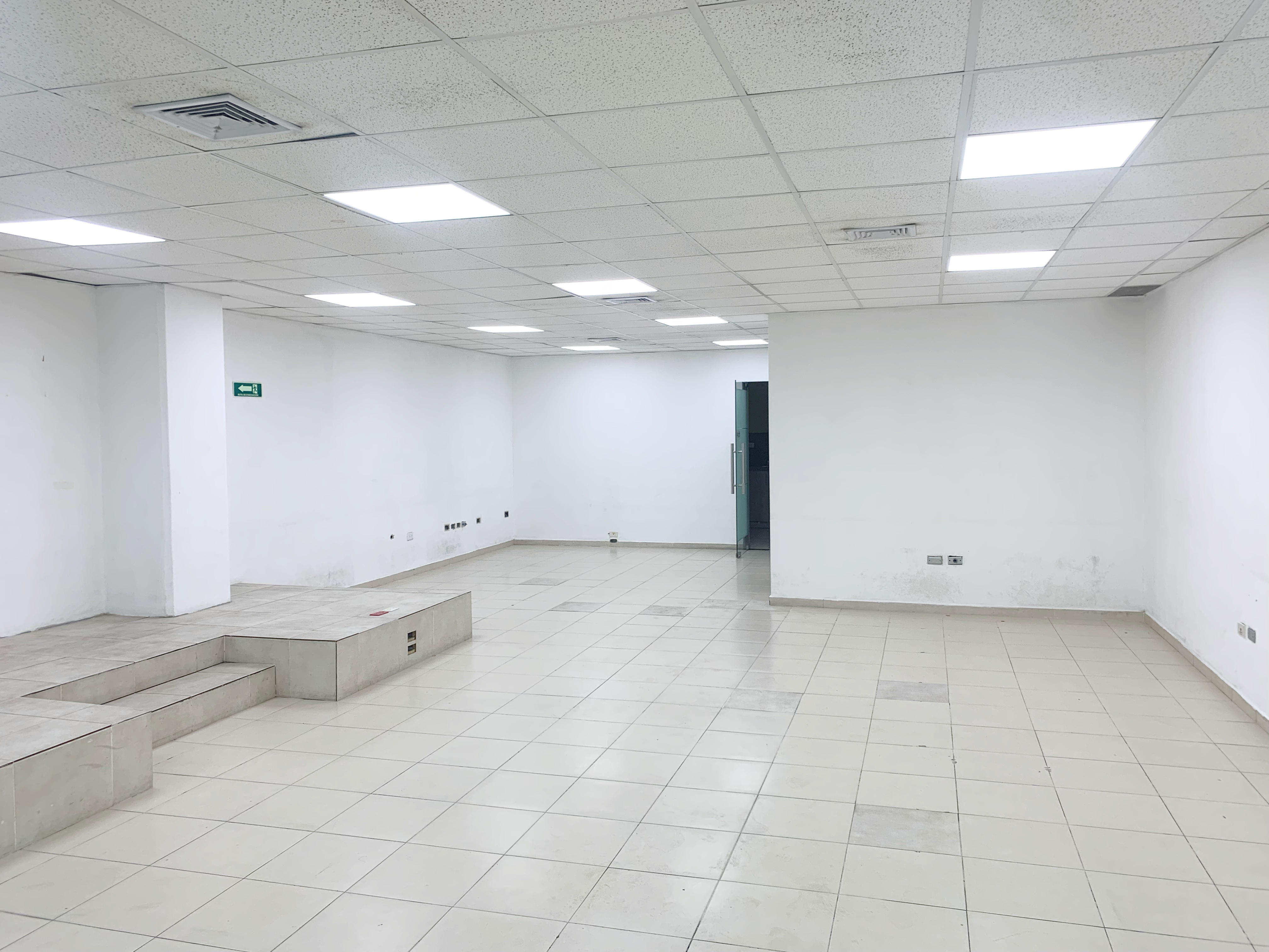 oficinas y locales comerciales - Local en Piantini 6