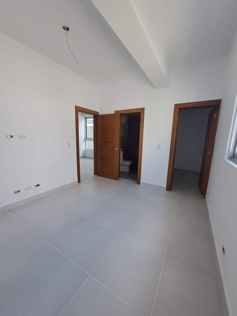 apartamentos - Apartamento Nuevo 5to  piso Evaristo  Morales 
 2