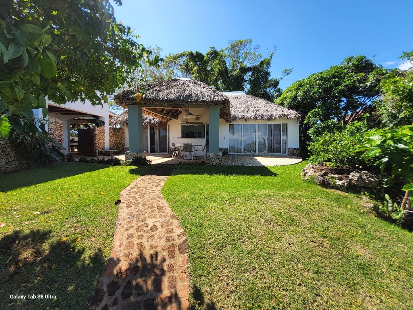 casas vacacionales y villas - Villa de ensueño + bungalow con espectaculares vistas al mar en venta en Cabrera 1