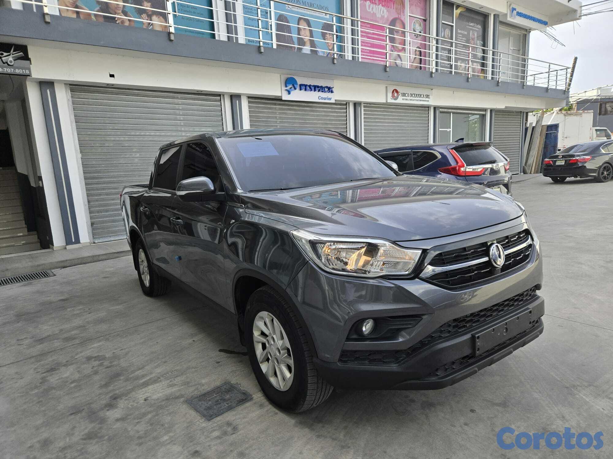 jeepetas y camionetas - KGM REXTON 2021 GRIS OSCURO DIESEL 2