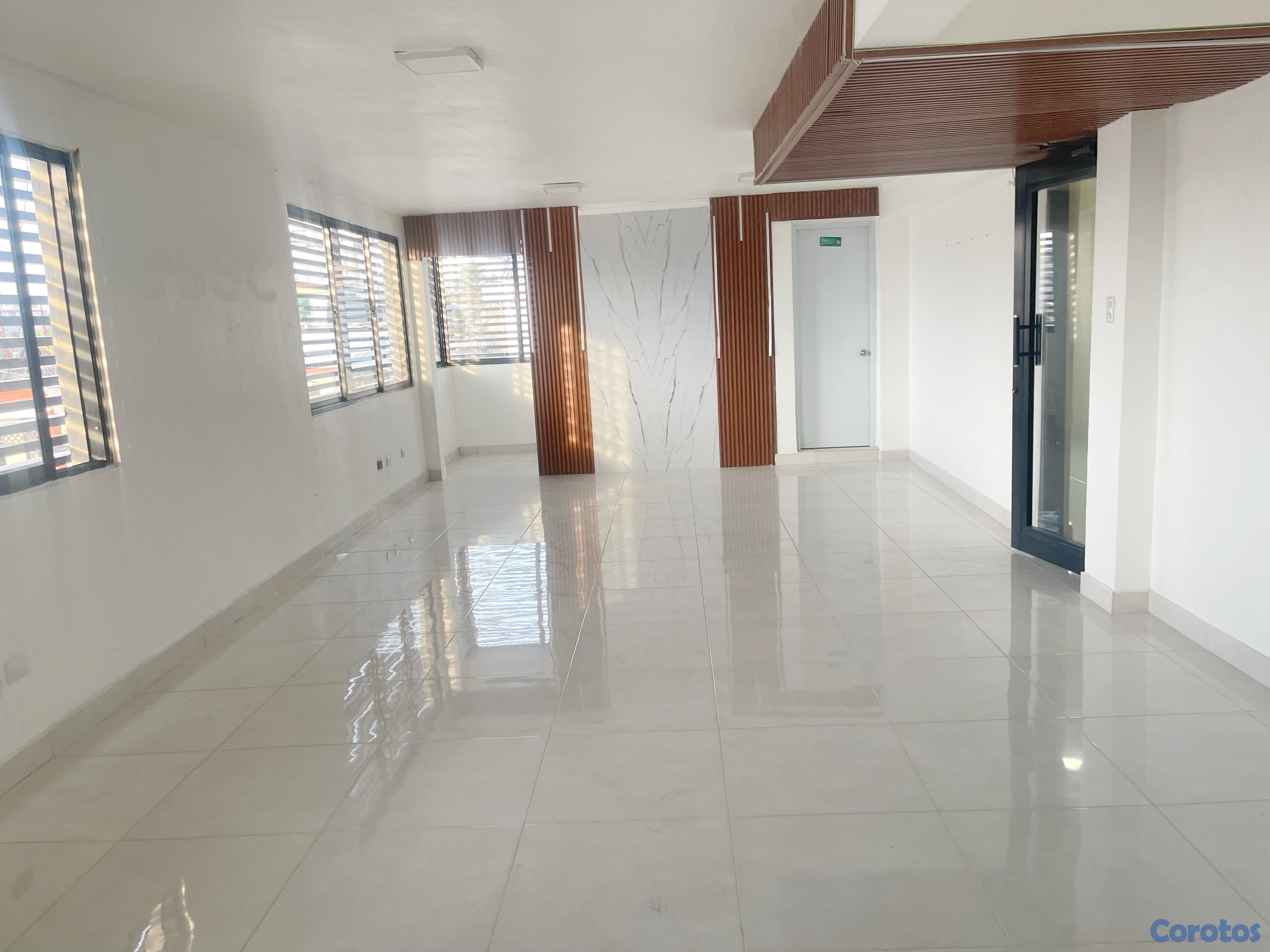 oficinas y locales comerciales - Alquiler local en el mirador  4