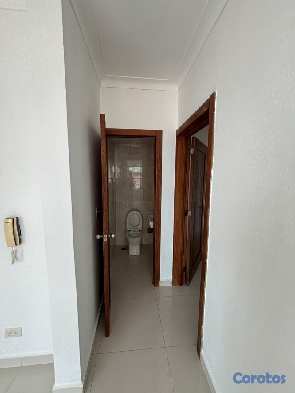 apartamentos - alquiló Evaristo Morales una hab 1.5 baños parqueo ascensor planta full gas com 10
