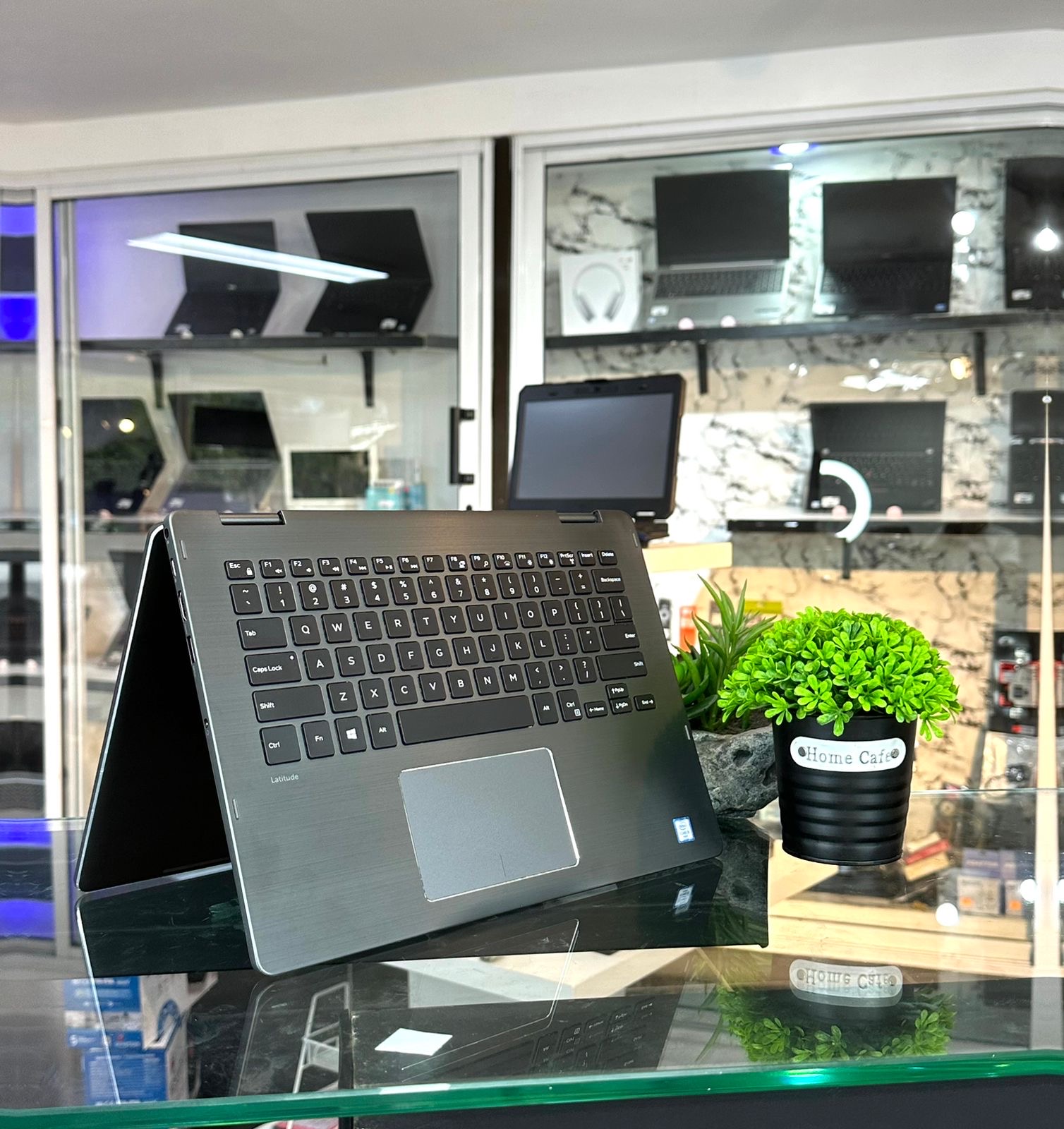 computadoras y laptops - Dell latitude 3370 i5 6ta 256ssd 8Ram Touch  2