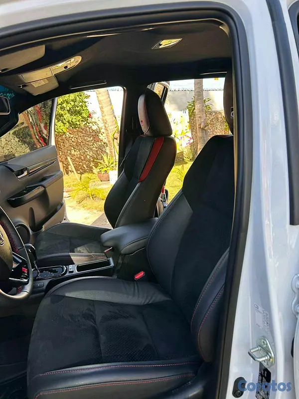 jeepetas y camionetas - Toyota hilux 2025 8