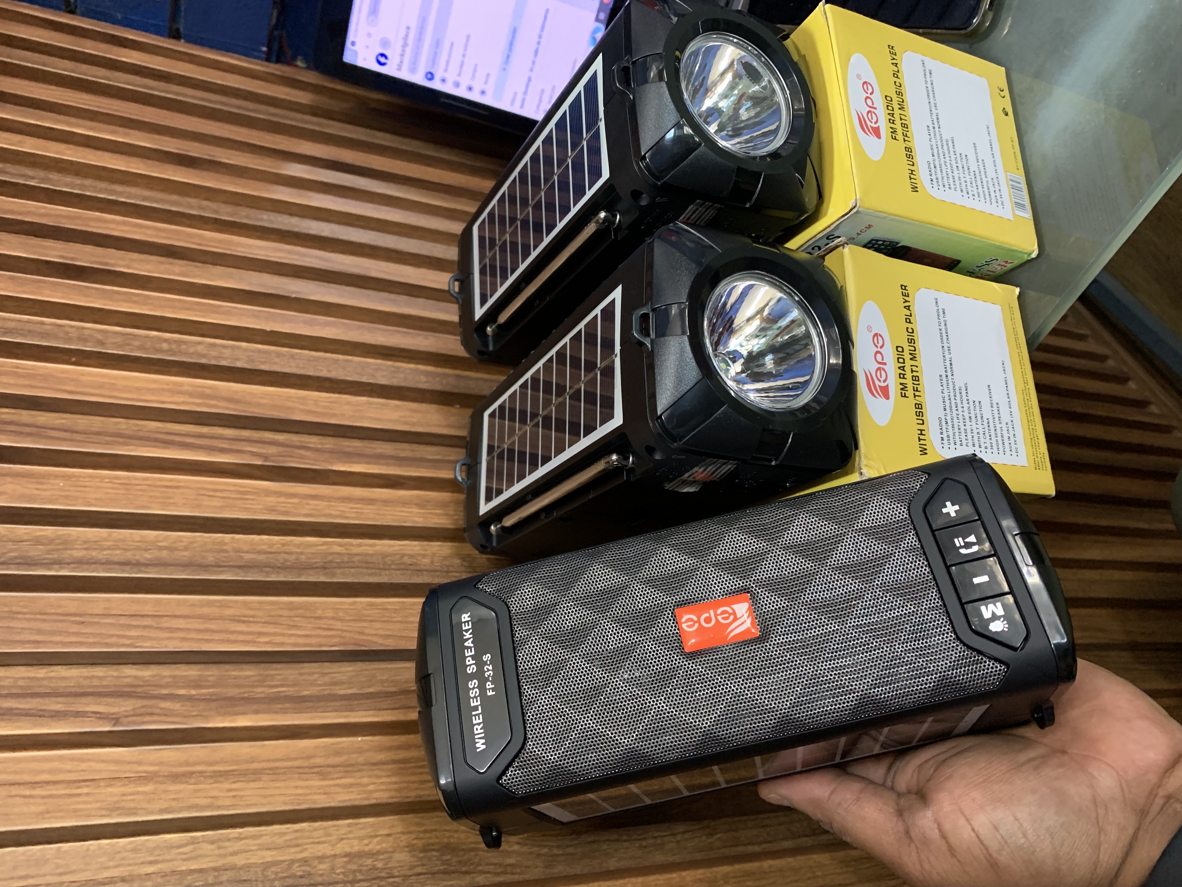 camaras y audio - foco 💡 recargable con radio 📻  5