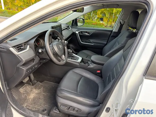 jeepetas y camionetas - Toyota Ra4 XLE Premium 2021 7