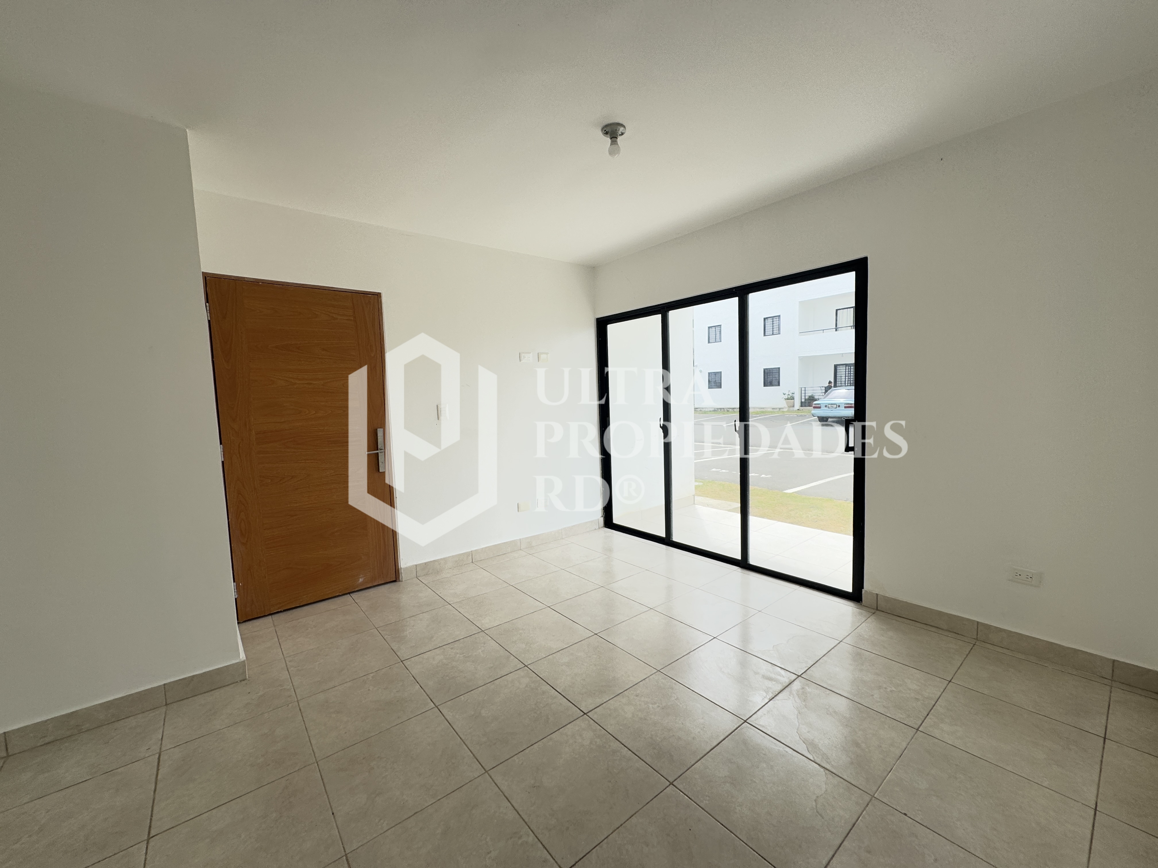 apartamentos - APARTAMENTO EN VENTA PRIMER NIVEL CON PATIO.