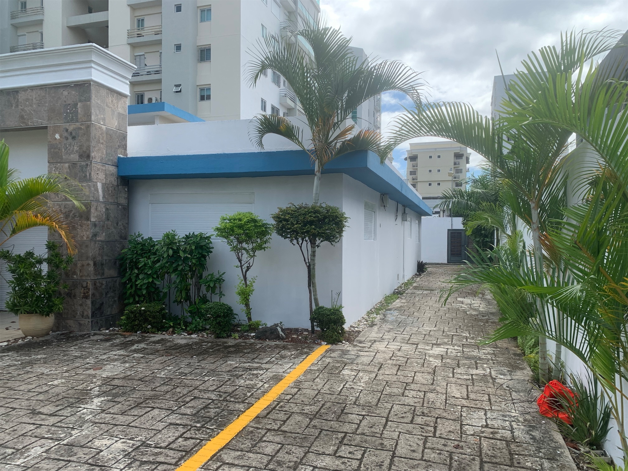 oficinas y locales comerciales - Amplio local en Naco 4