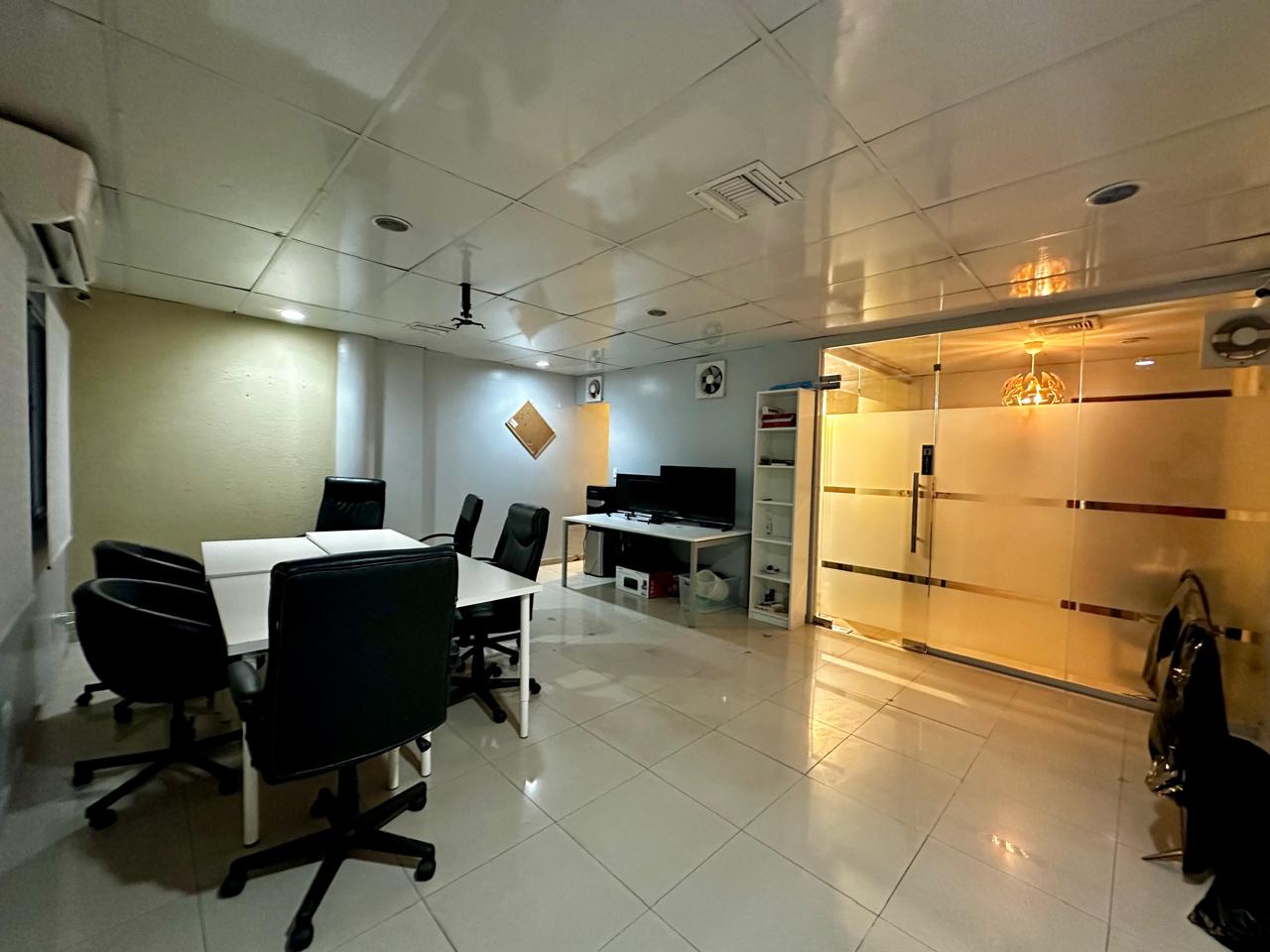 oficinas y locales comerciales - Oficina amueblada proximo a la Churchill 1