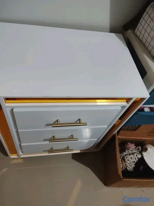 muebles y colchones - Dos mesas de noche  2