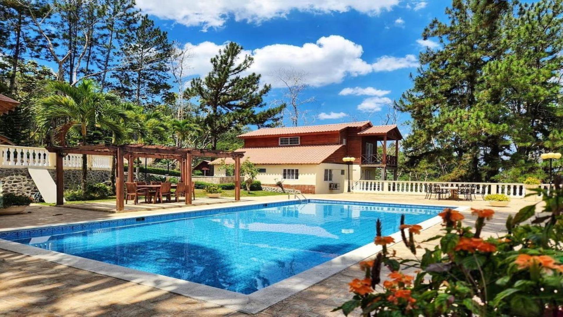 casas vacacionales y villas - Villa en Bonao con piscina de oportunidad rodeada de área verde