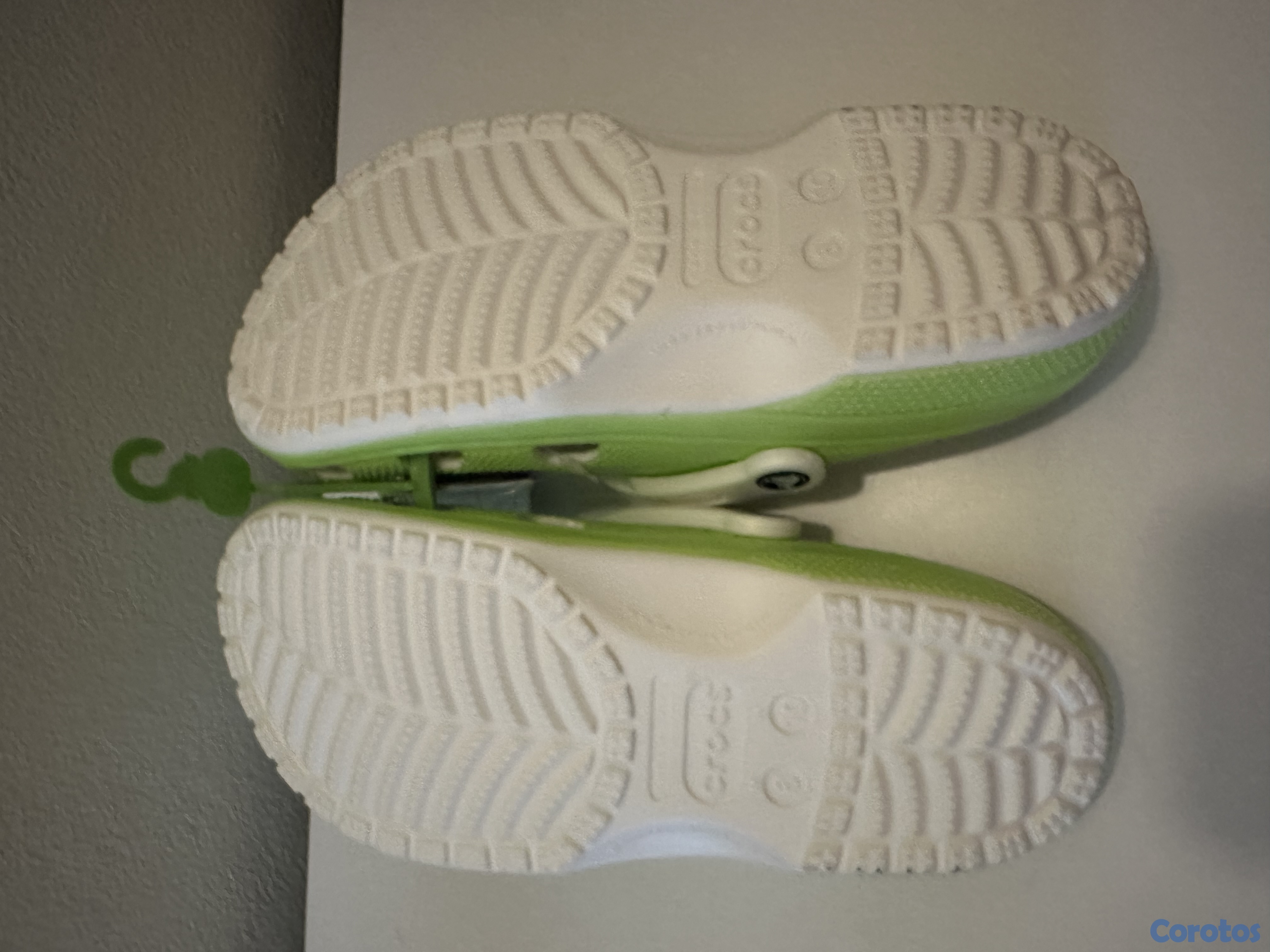 zapatos unisex - Suecos Crocs que al recargarse con luz artificial. 8