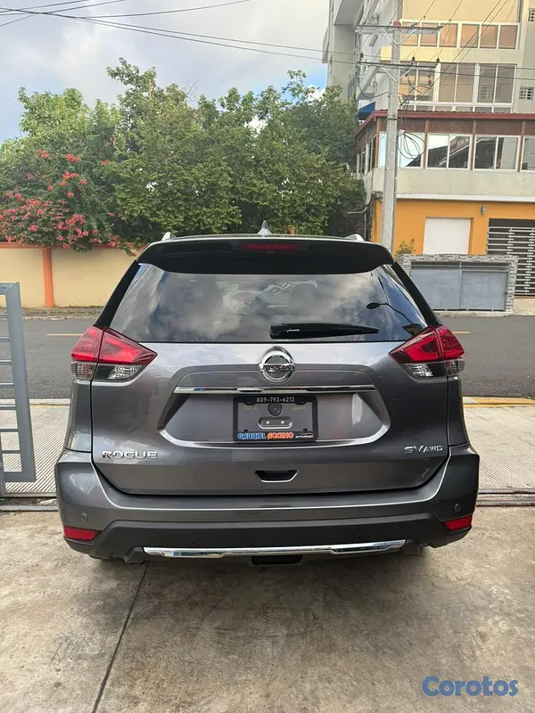 jeepetas y camionetas - Nissan Rogue SV 2020 10