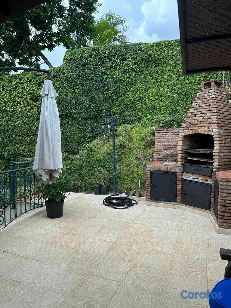 casas -  vendo  casa de 3 niveles en Arroyo Hondo III.D.N. 6