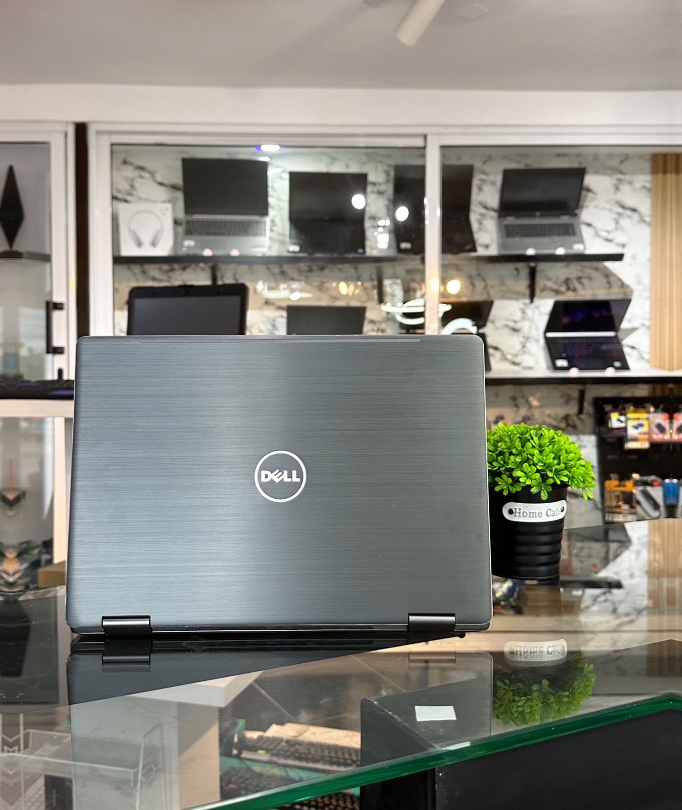 computadoras y laptops - Dell latitude 3370 i5 6ta 256ssd 8Ram Touch  3