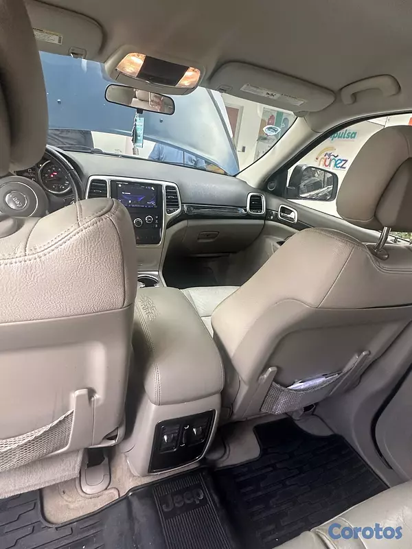 jeepetas y camionetas - Jeep Grand Cherokee Laredo en excelente estado 5