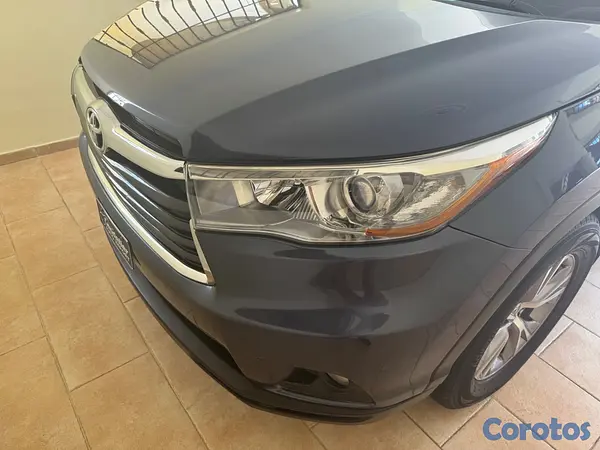 jeepetas y camionetas - Toyota Highlander XLE 4WD 2015 10