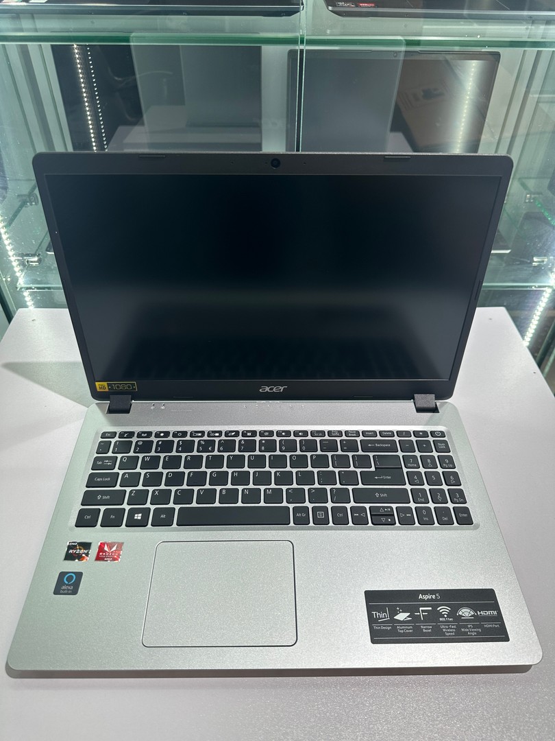 computadoras y laptops - Acer Aspire 5 15.6" Ryzen 3 3200U, 12GB RAM DDR4, 128 + 256GB SSD,WIND 11