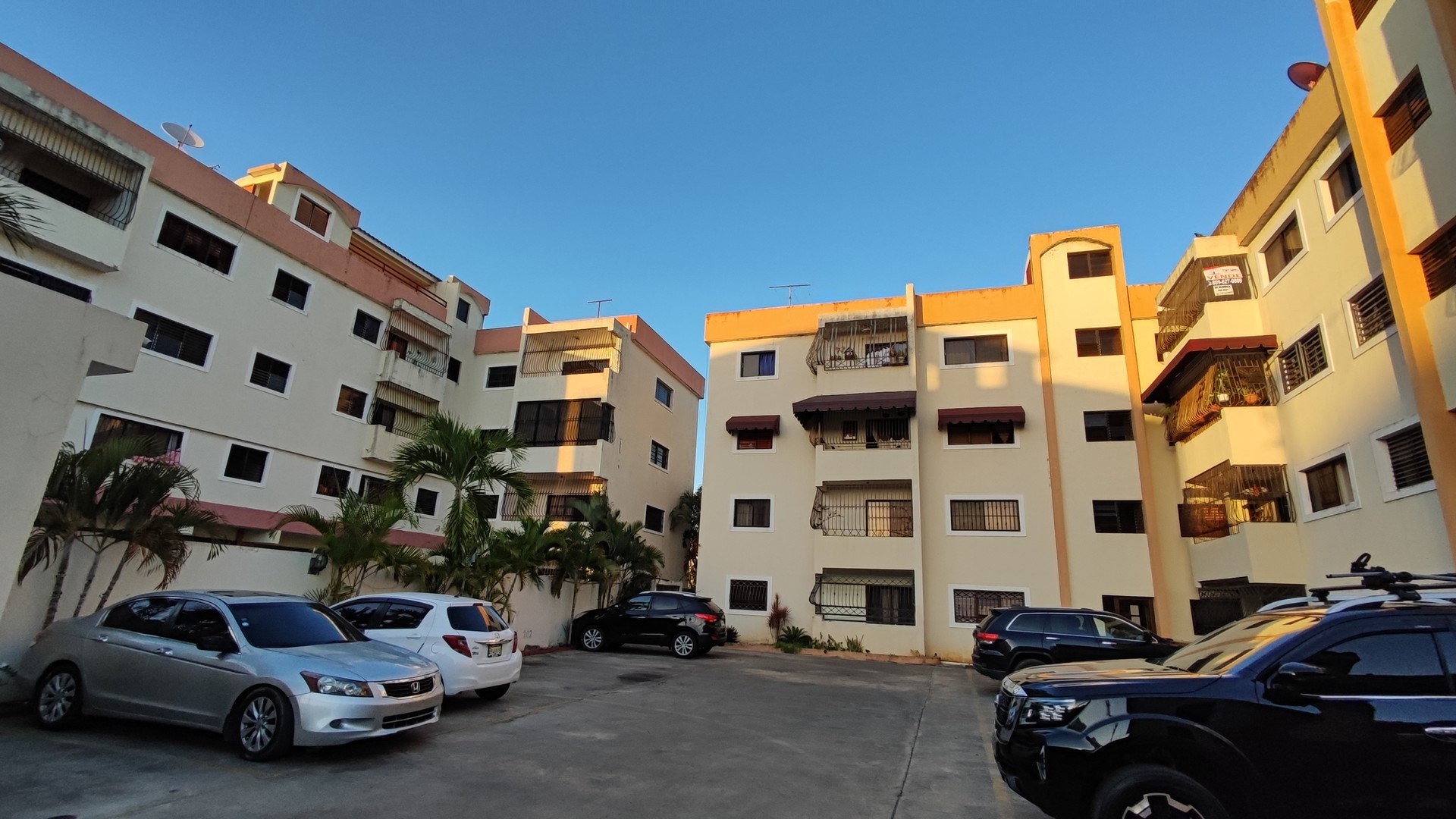 apartamentos - VENDO DE OPORTUNIDAD Apartamento en Urbanización Hazim 4