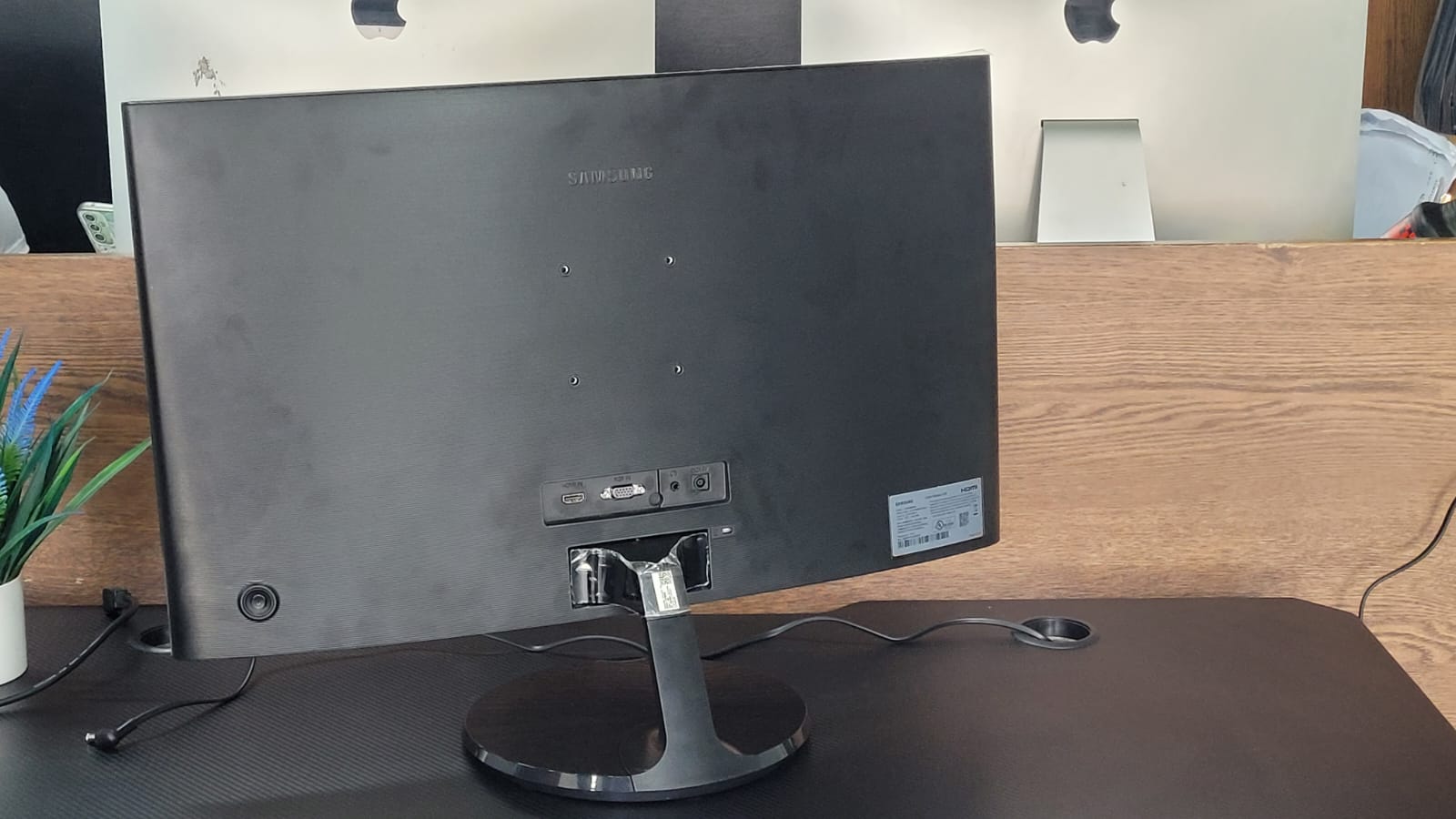 computadoras y laptops - Monitor Curvo Samsung 27 pulgadas Free Sync 2