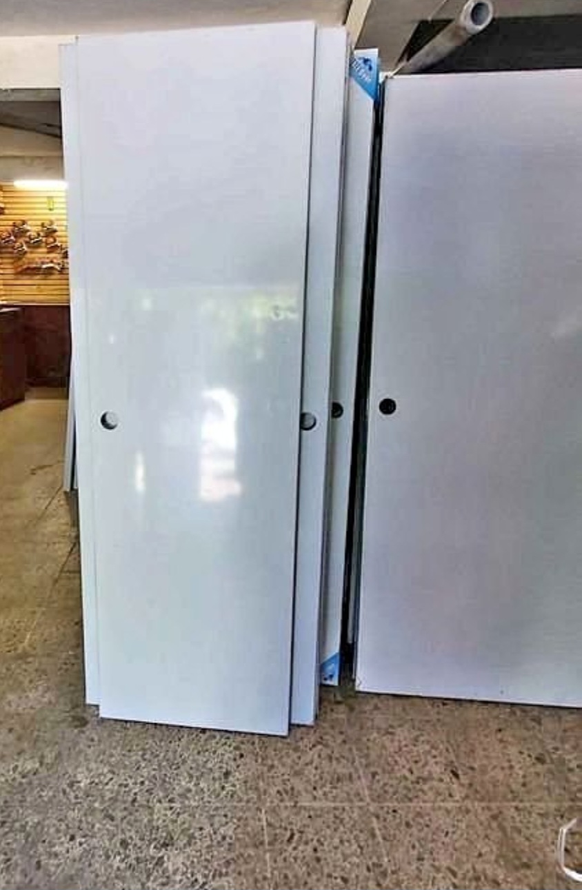 muebles y colchones - Puertas Blancas lisa de Polimetal nuevas