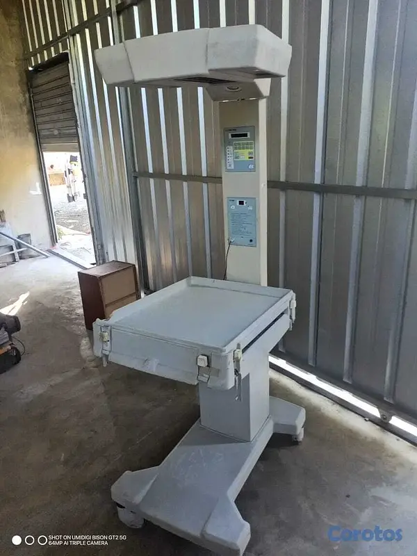 Salud y Equipamiento Médico - Cuna de calor radiante. Servocuna, Usado 1