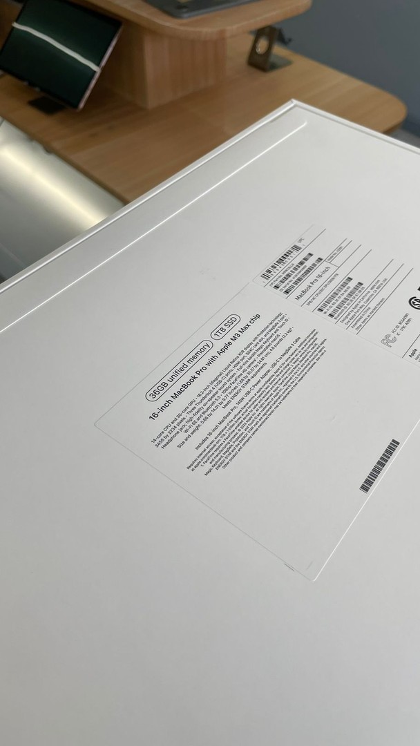 computadoras y laptops - Macbook Pro 2023 chip m3 max 36Gb de ram 1tb ssd 16 pulgada nueva sellada  2