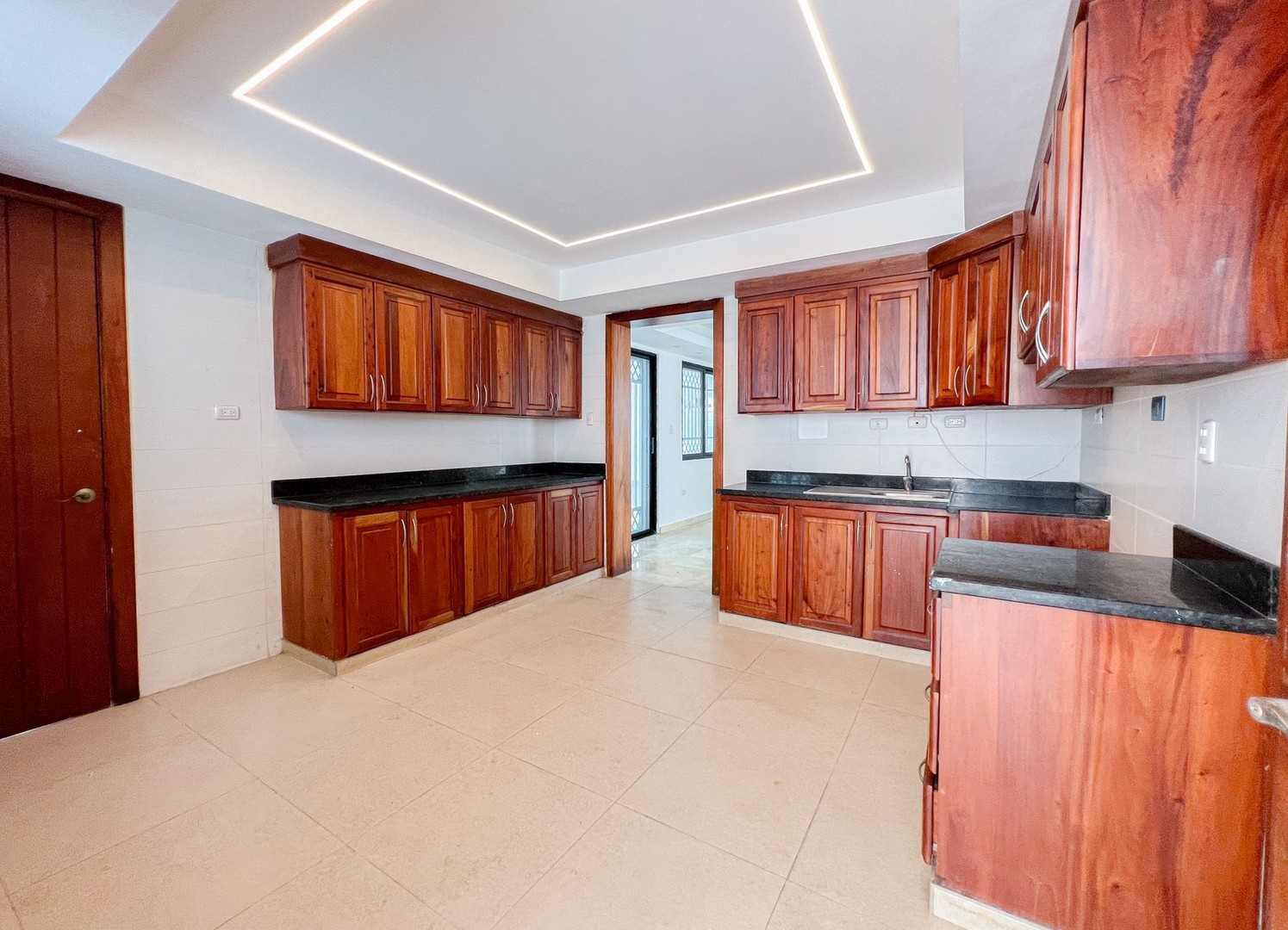casas - Bella Vista, Espectacular Casa De Amplios Espacios 4 Habitaciones  2