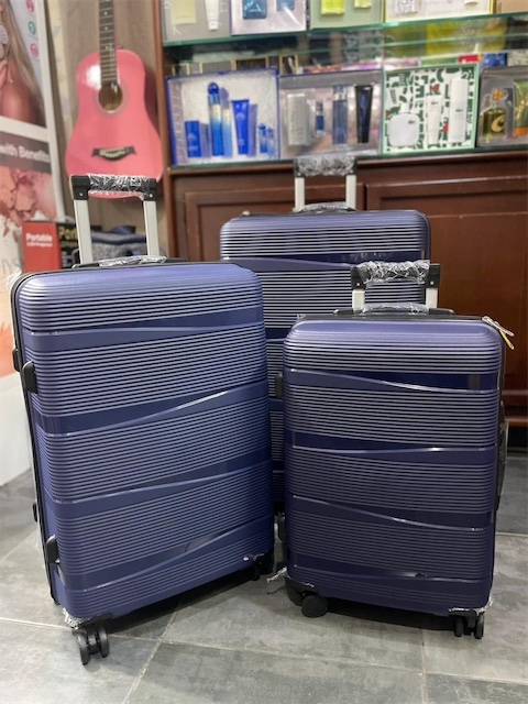 carteras y maletas - Set 3 maletas en polipropileno. Material de buena calidad. 30”, 26” y 22” pulg.