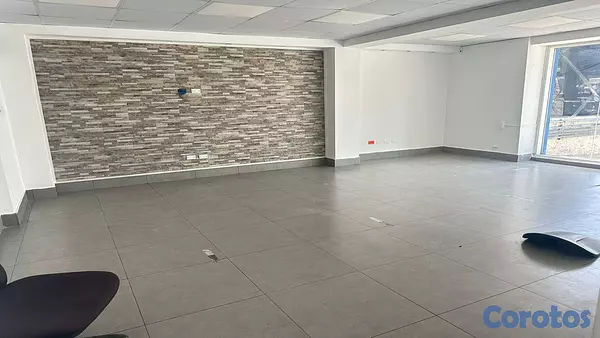 oficinas y locales comerciales - Amplios locales de Primer Piso en el DISTRITO NACIONAL, Los Restauradores. 8