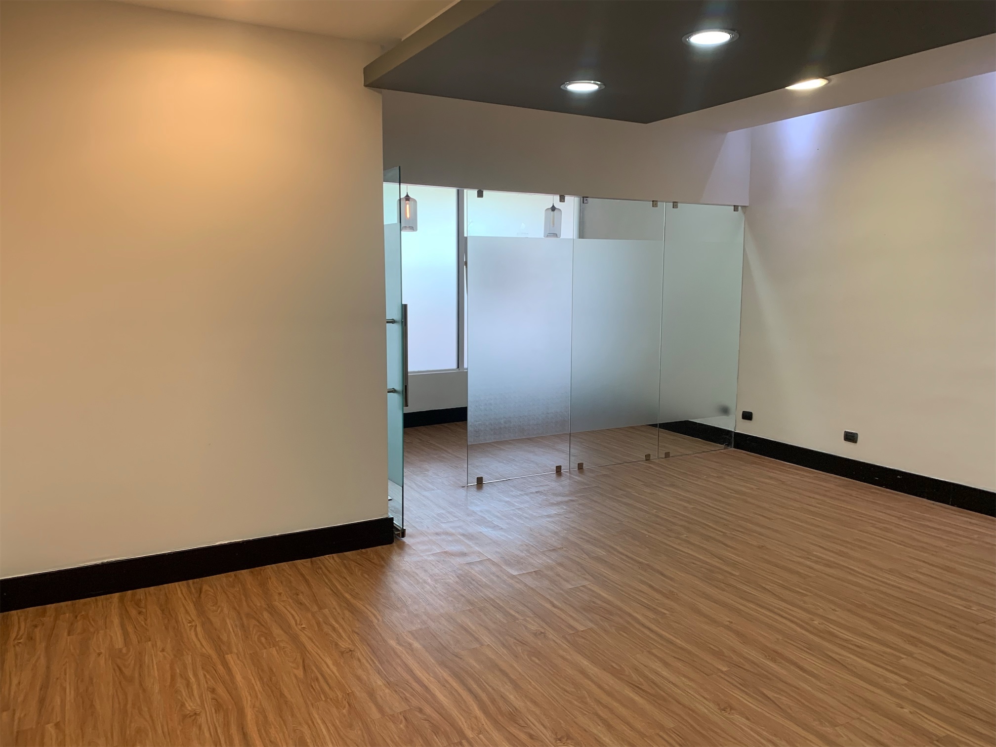 oficinas y locales comerciales - Local en zona exclusiva y céntrica Naco 3